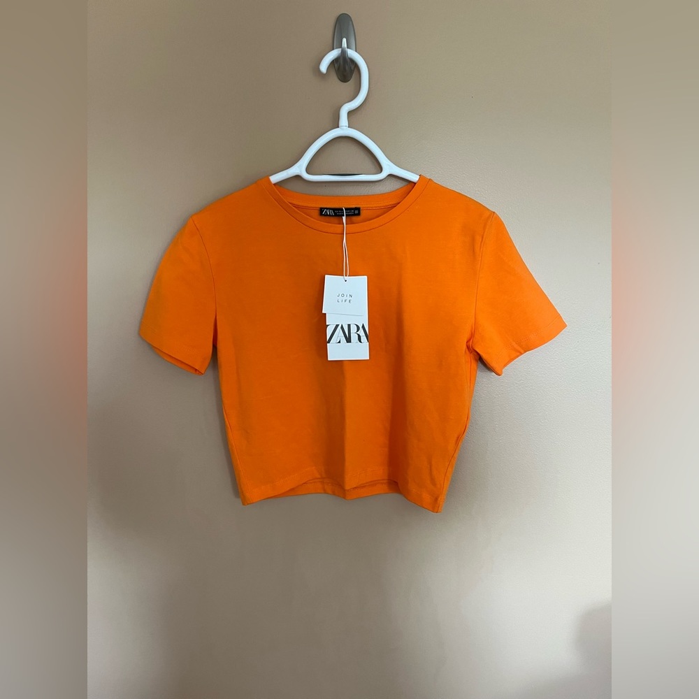 Size small orange Zara crop. Never worn.